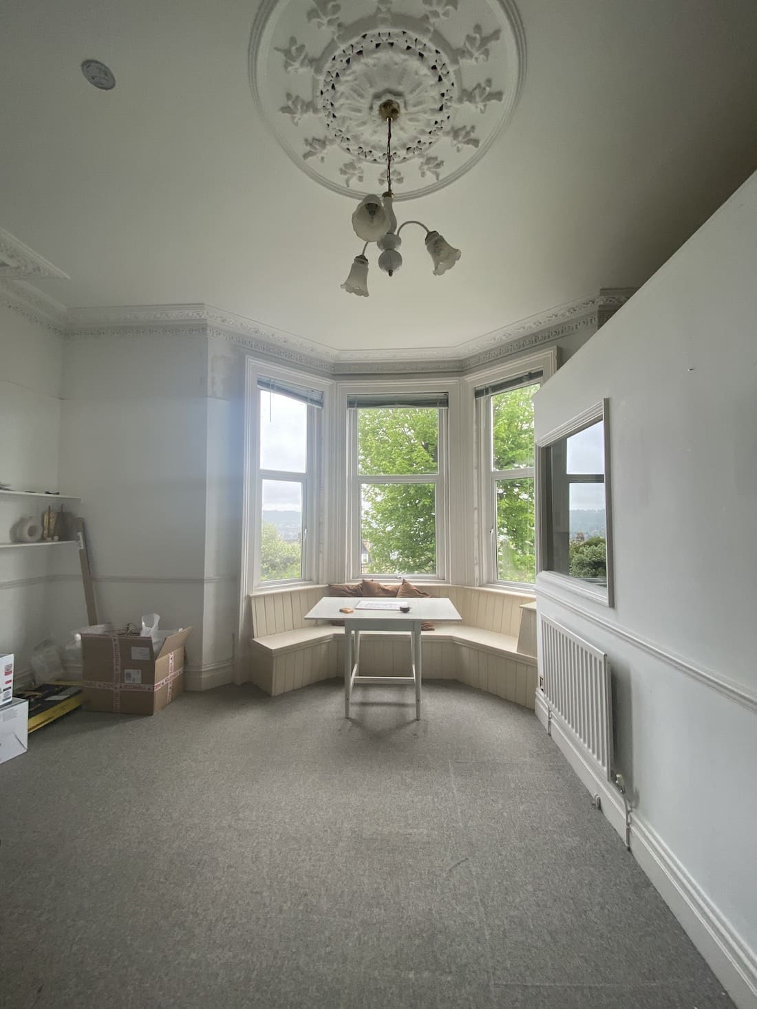 Belle Vue Georgian apartment living room before the renovation