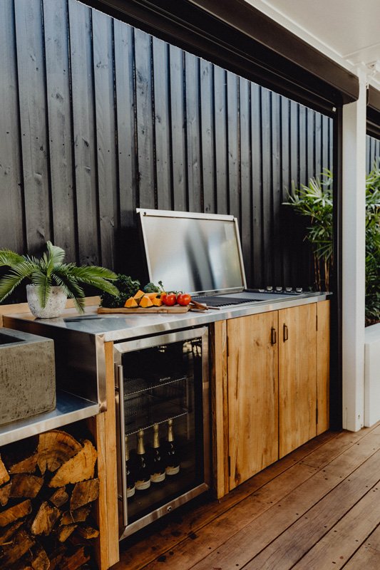 Outdoor kitchen with built in bbq and fridge