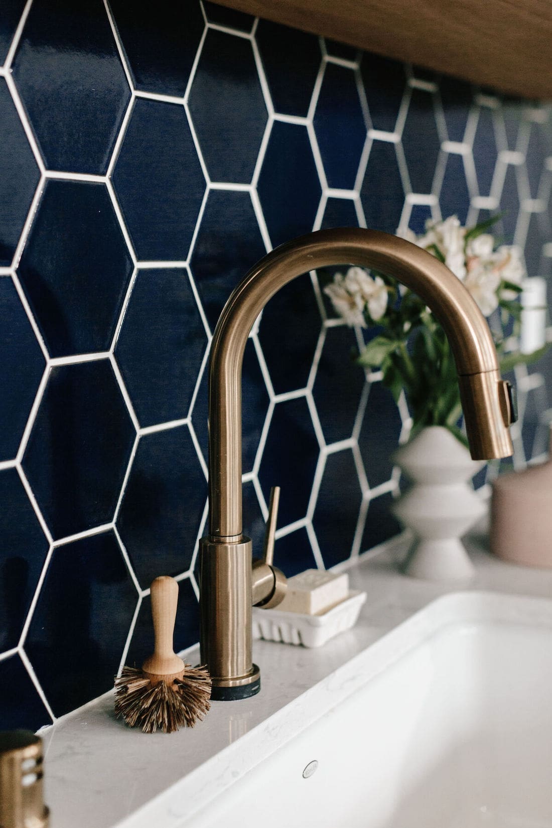 Blue hexagone tile splashback