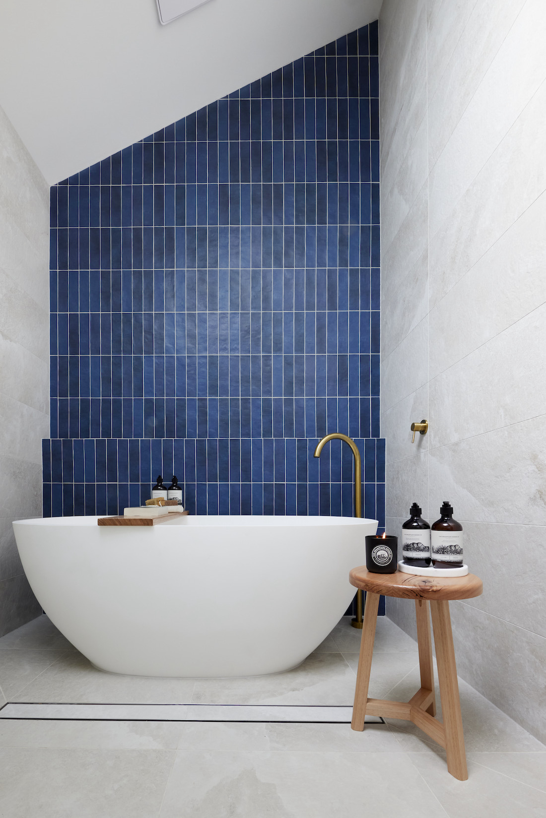 Indigo blue feature wall with egg bath