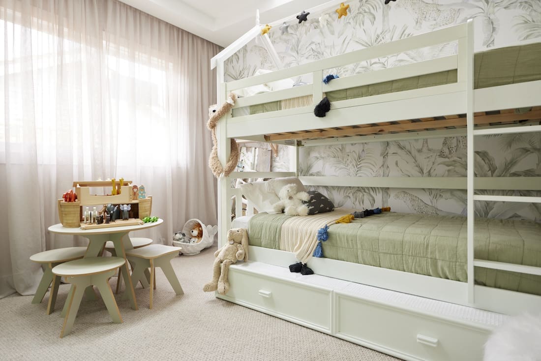 Kids bunkbed with under storage