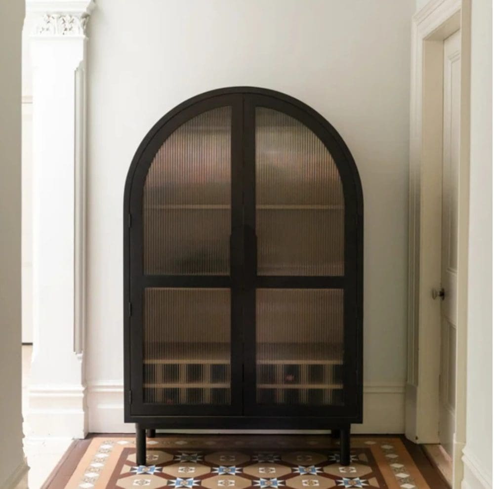 Arched bar cabinet in black with reeded glass