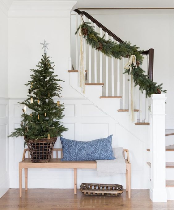 Entryway_Mcgee_Decorating your entry for Christmas