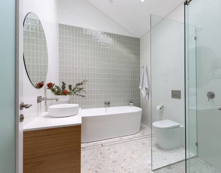 How to ventilate a bathroom: Solutions for a healthy, smart and functional bathroom