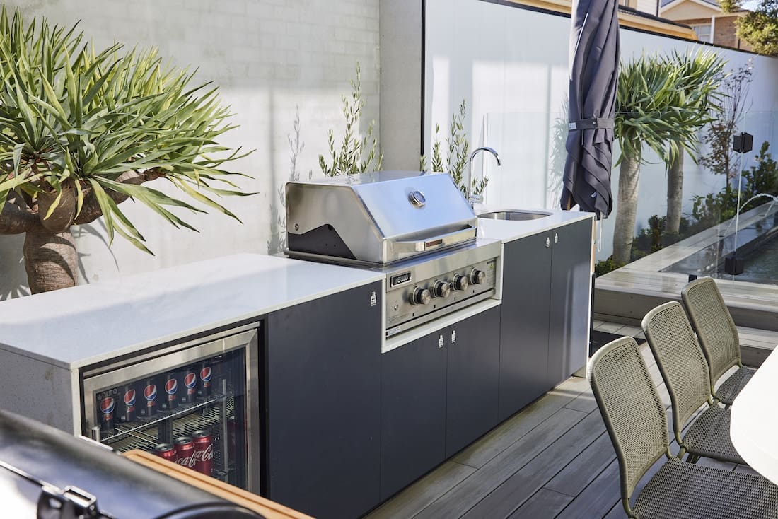 Outdoor bbq with built in fridge