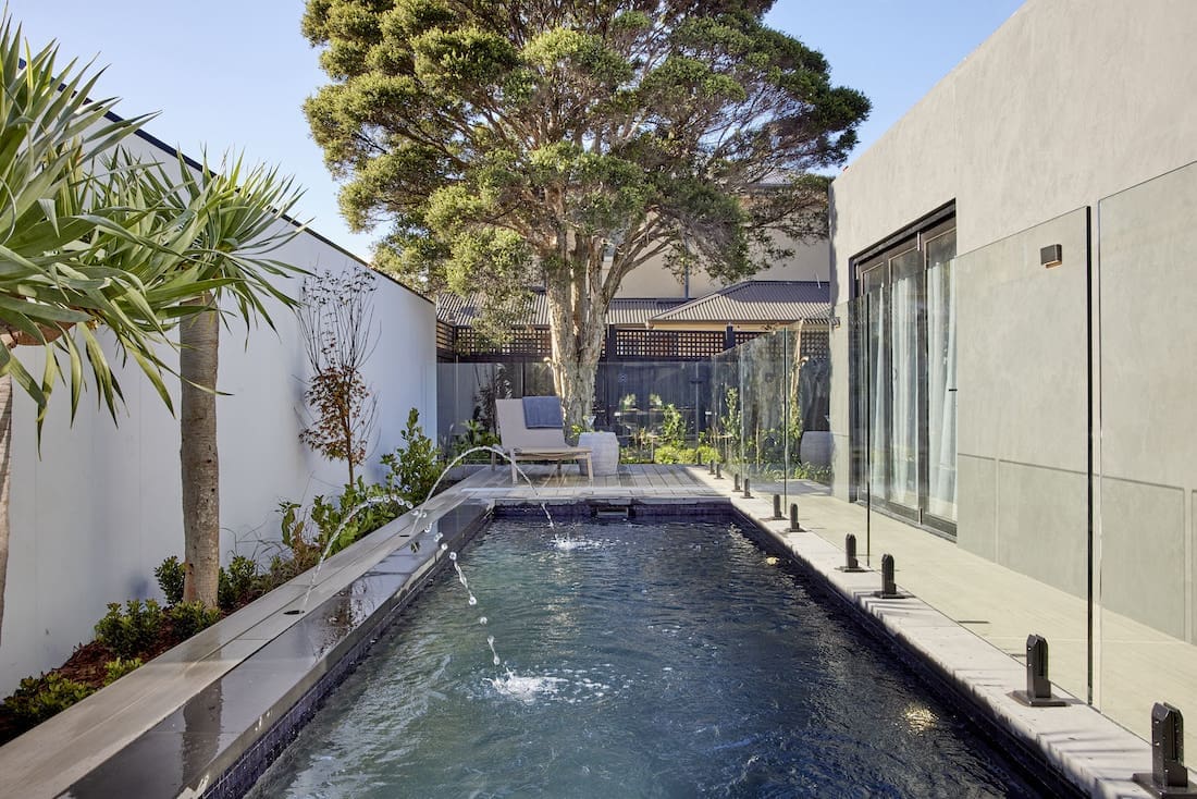 Pool with water feature