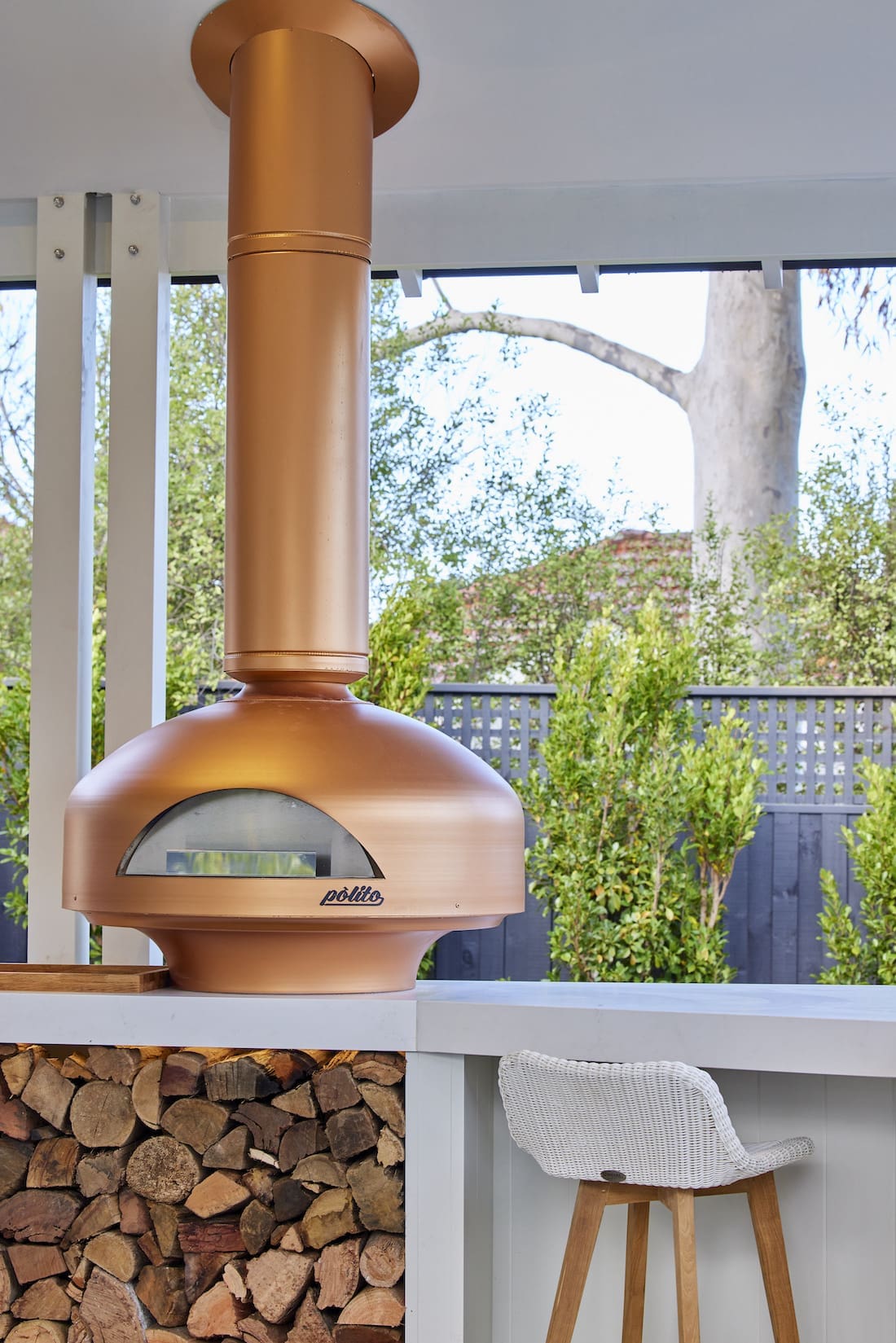 Bronze pizza oven with flume