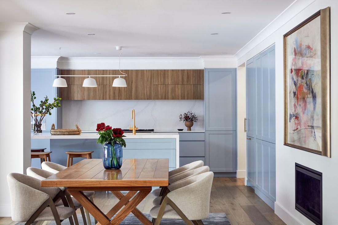 Hamptons kitchen with blue and timber mixed cabinetry