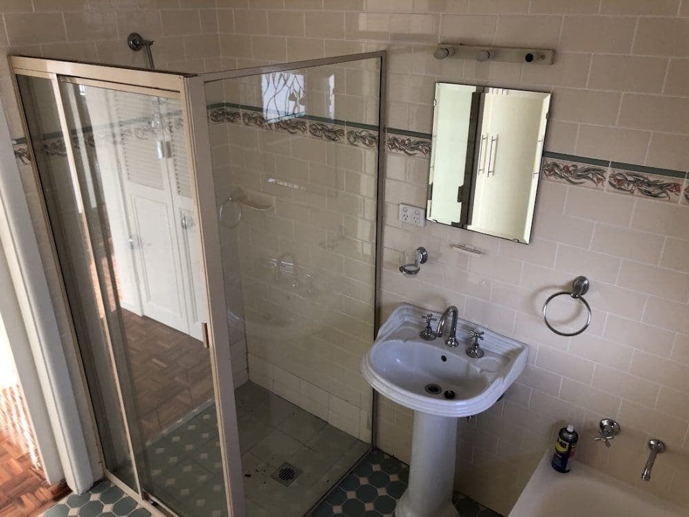 Retro bathroom makeover _ Hamptons inspired kitchen makeover