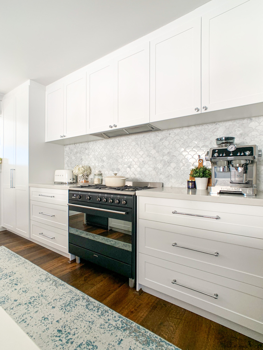 Hamptons inspired kitchen makeover _ white kitchen joinery