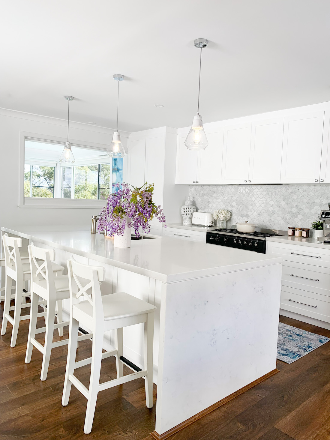 Hamptons inspired kitchen makeover _ White kitchen pendant lights