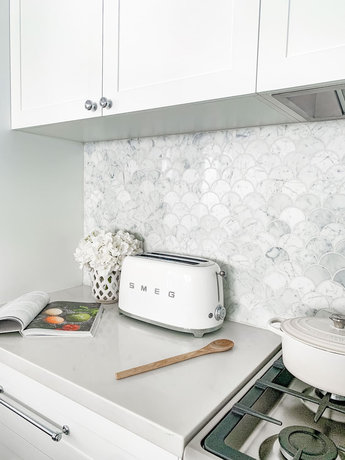 White kitchen splashback