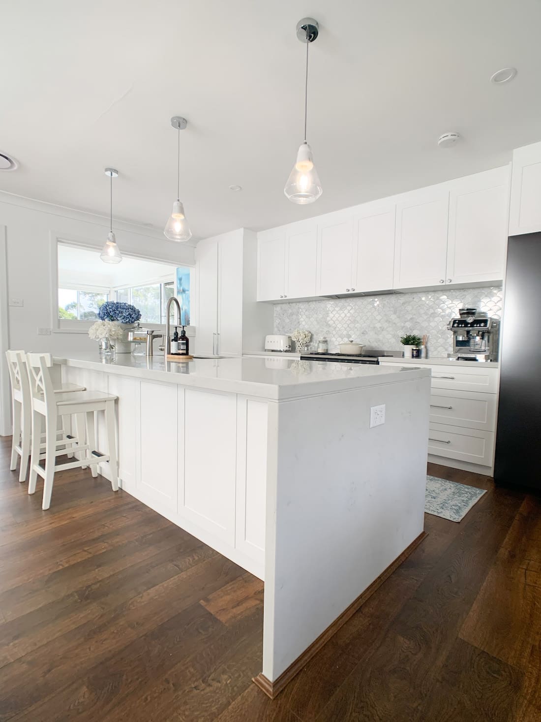 white kitchen benchtop