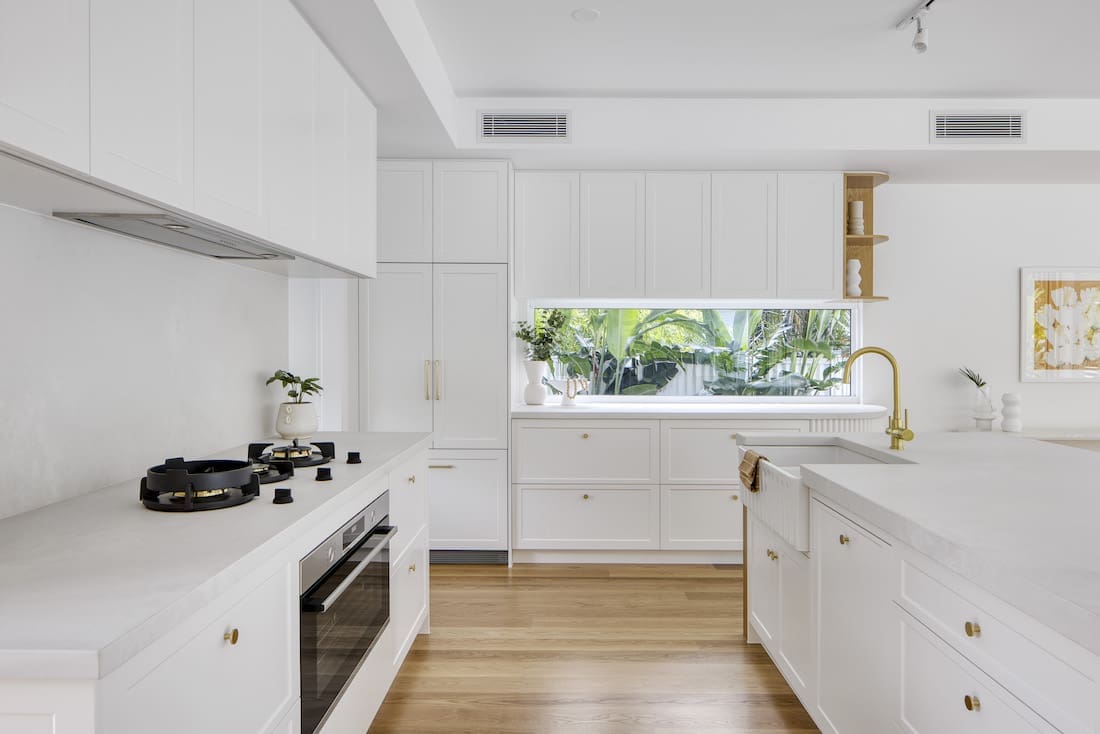 White kitchen with window splashback in Tawarri house