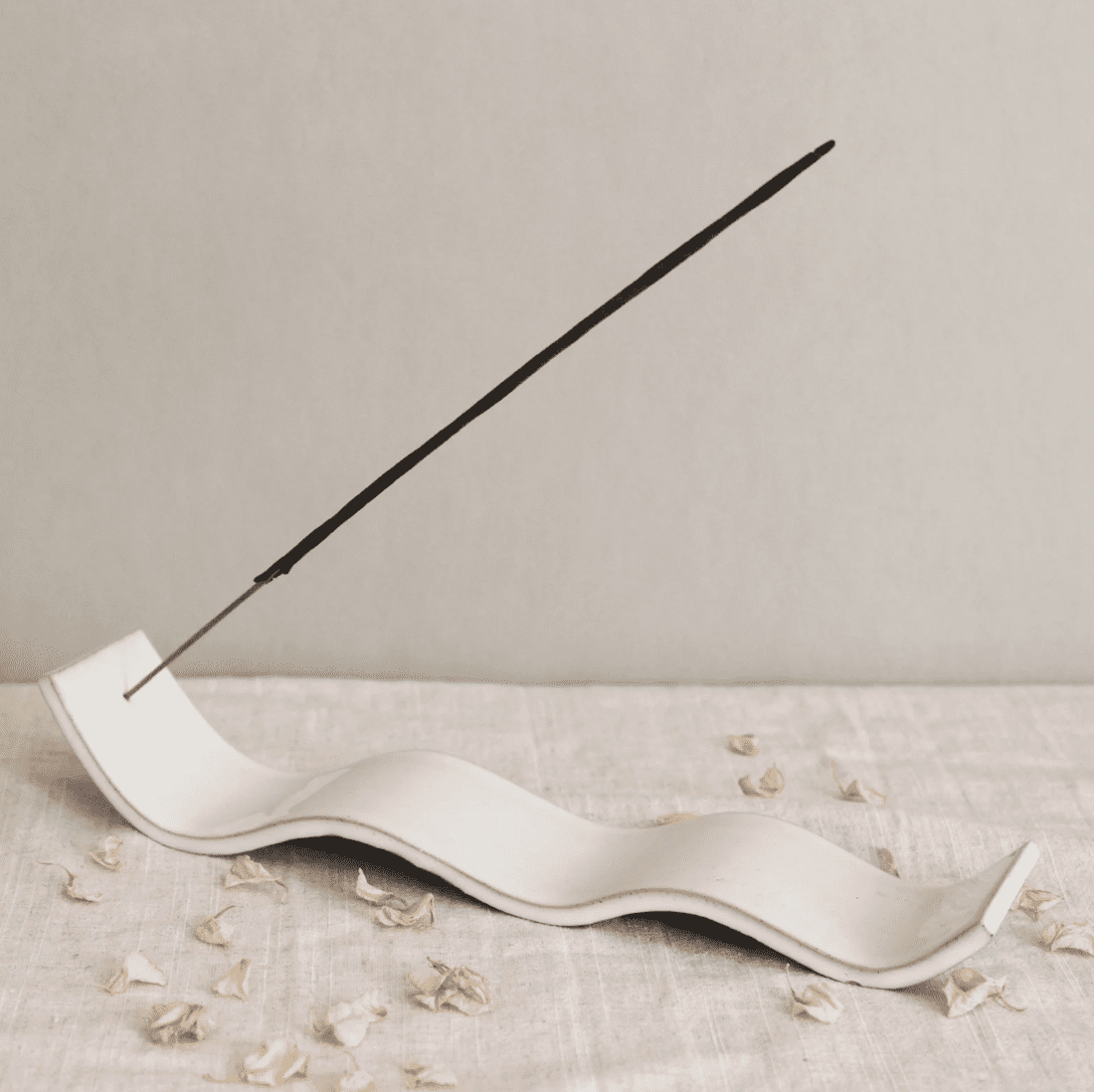 Wavy incense holder