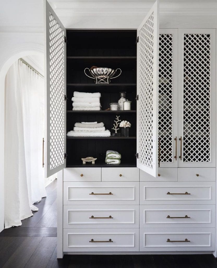 Criss cross wardrobe detailing