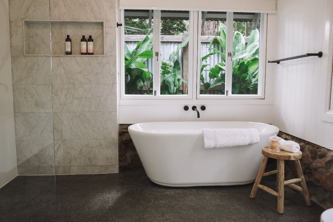 Bathroom with marble tiles, grey floor and white VJ panel