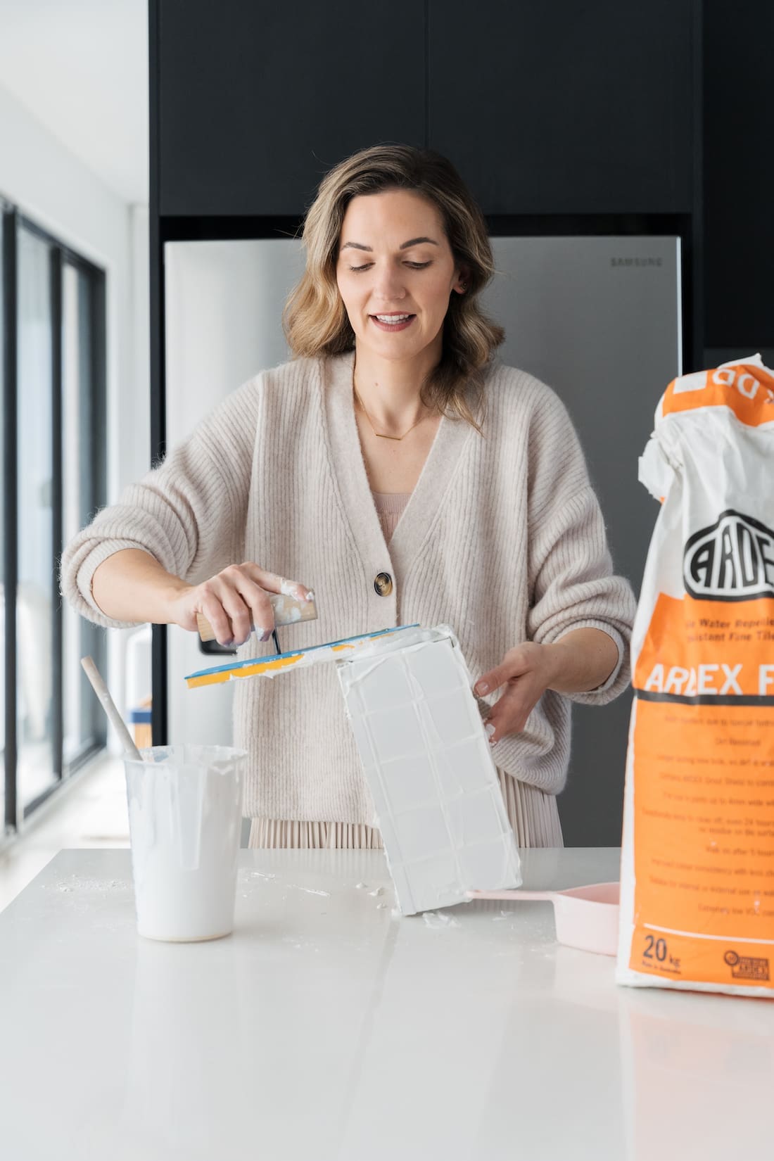 Mix up grout for tissue box