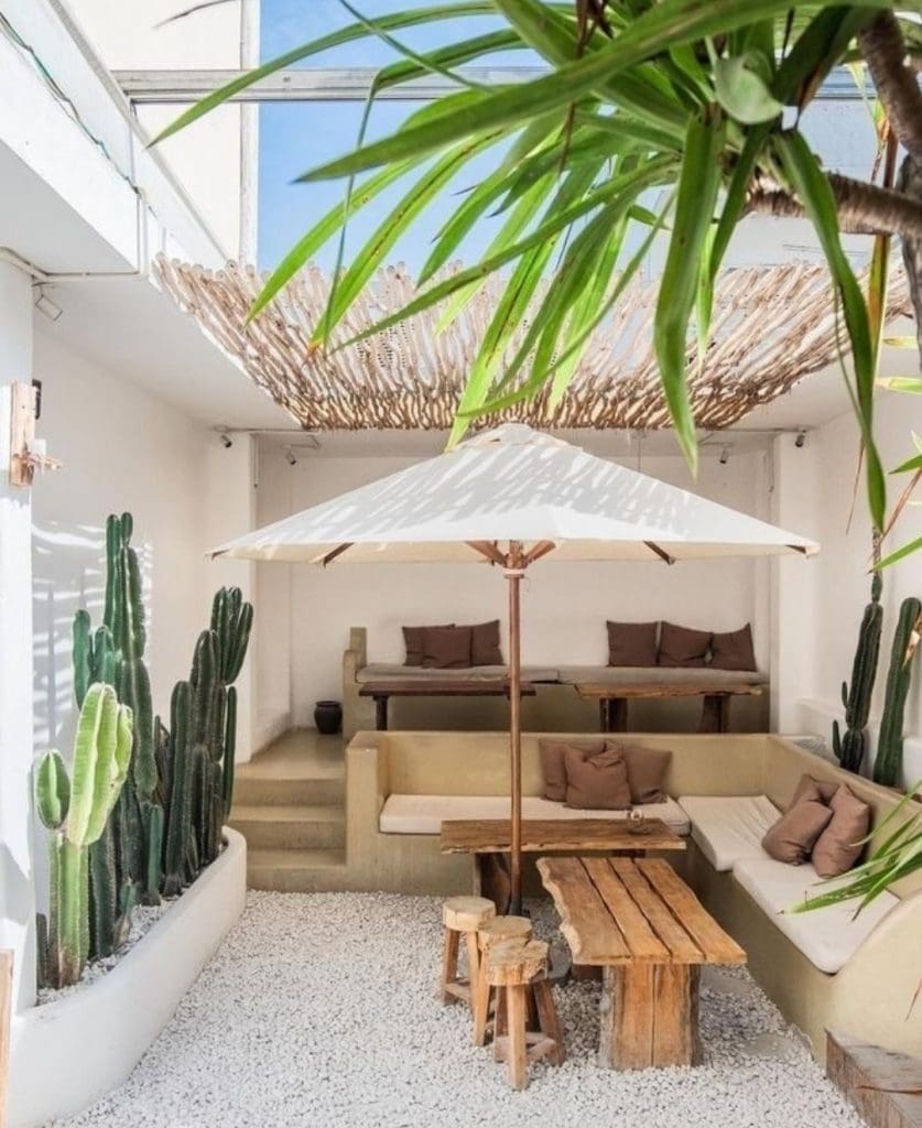 outdoor boho space _ small backyard ideas