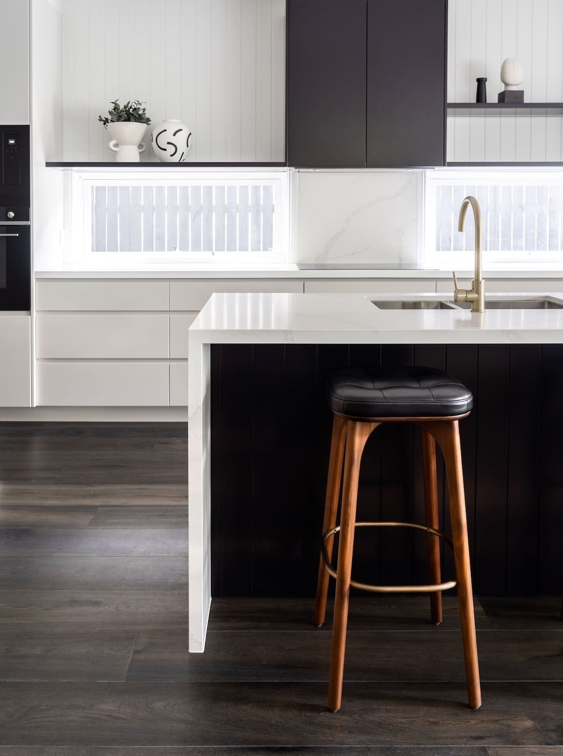 white and black kitchen bench