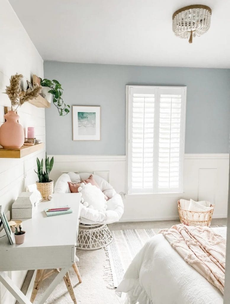 Coastal tween girl bedroom