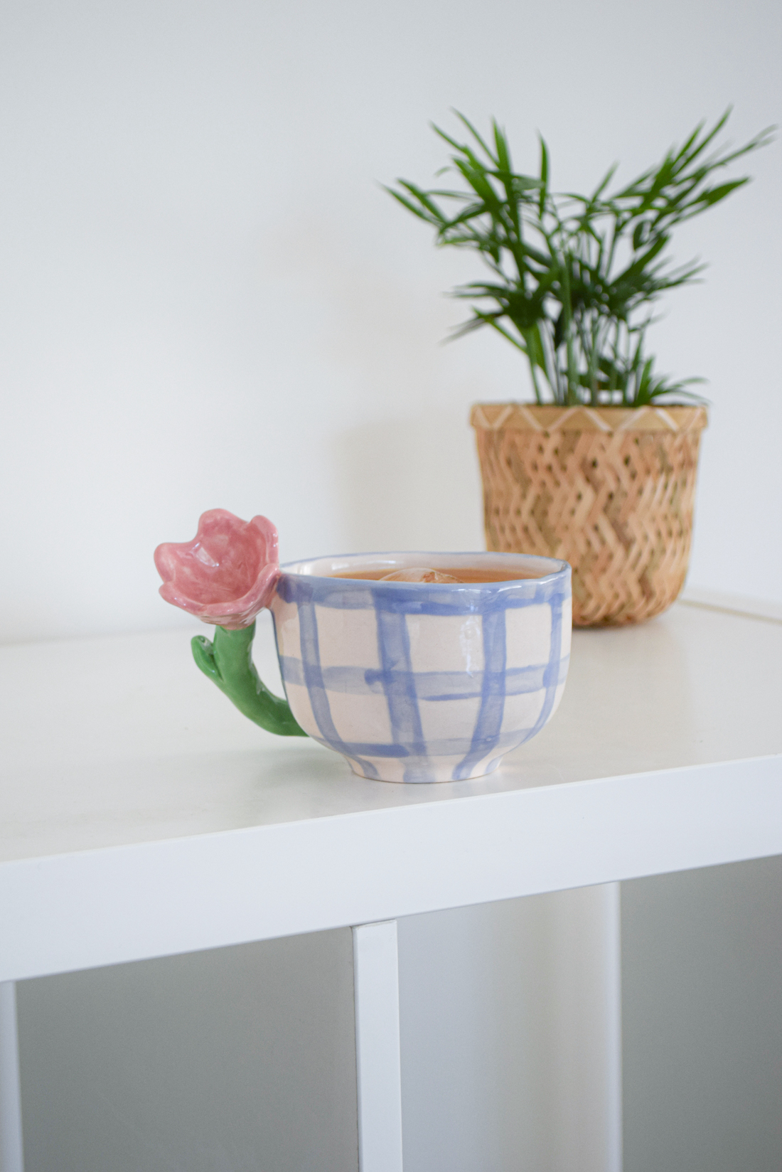 Flower handle blue gingham mug from Kiwi Poca