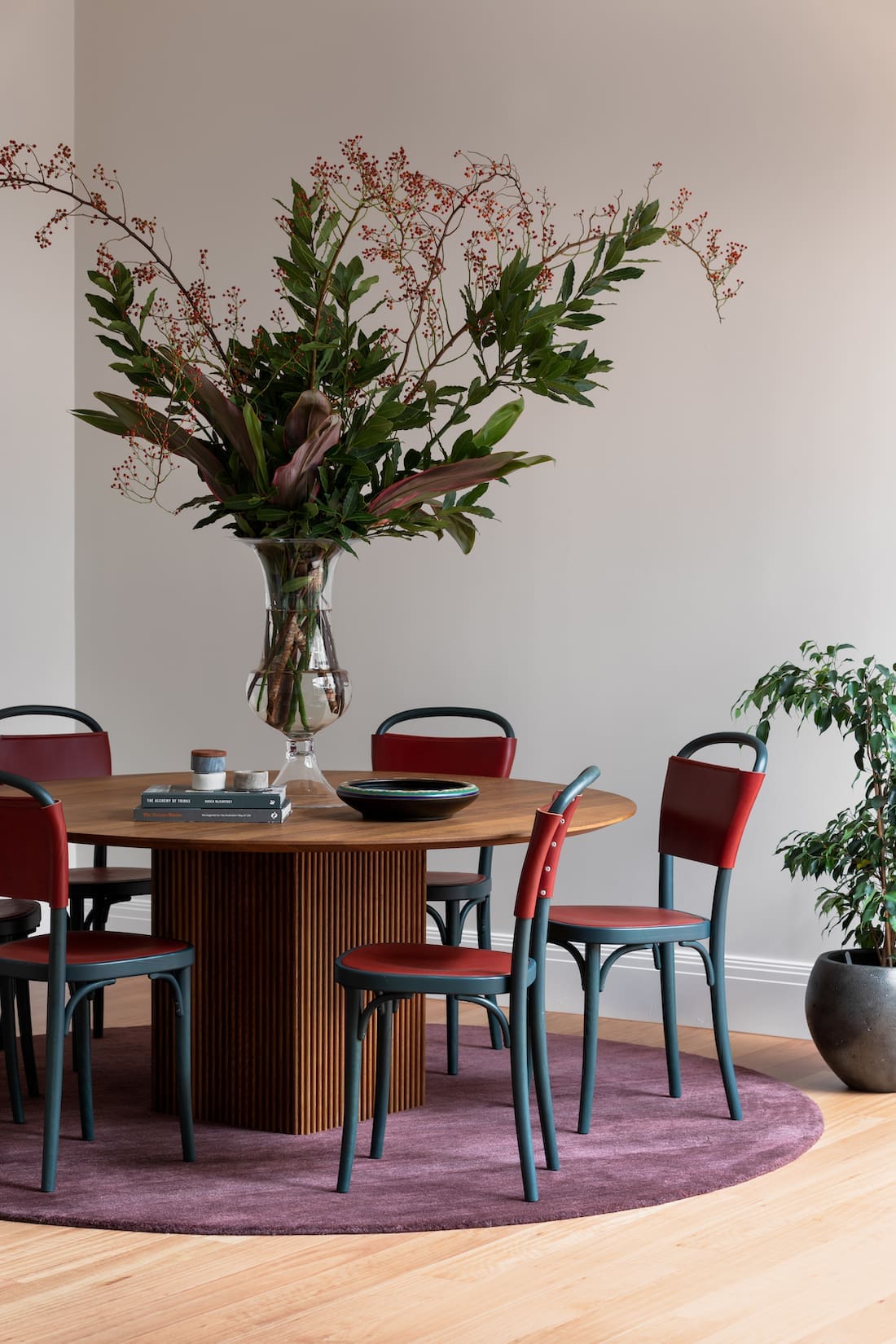 round dining room table styling