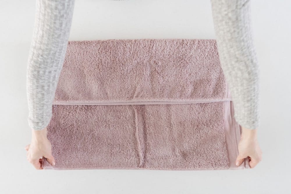 How to fold towels Simple towel styling tricks to roll or fold towels