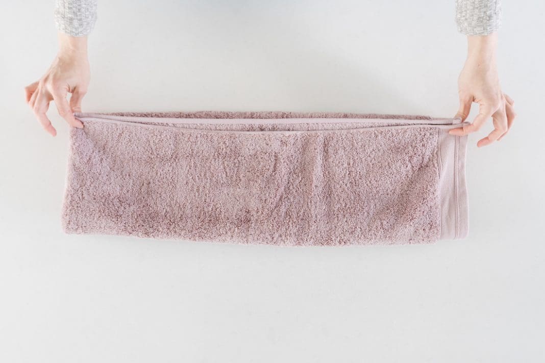 How to fold towels Simple towel styling tricks to roll or fold towels