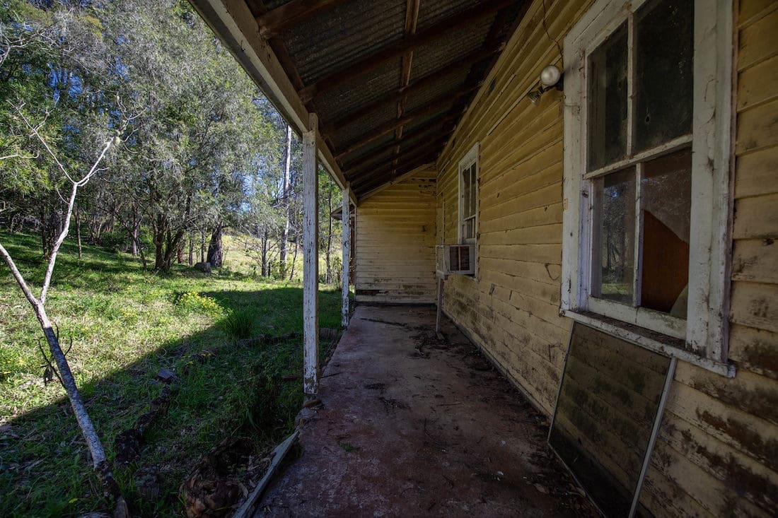 Exterior of cottage before the renovation