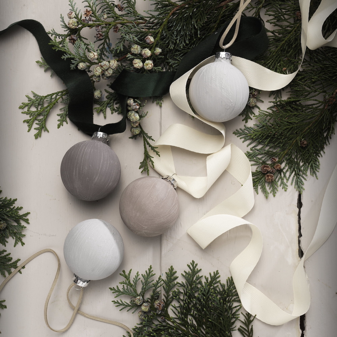 modern baubles_sustainable christmas decor