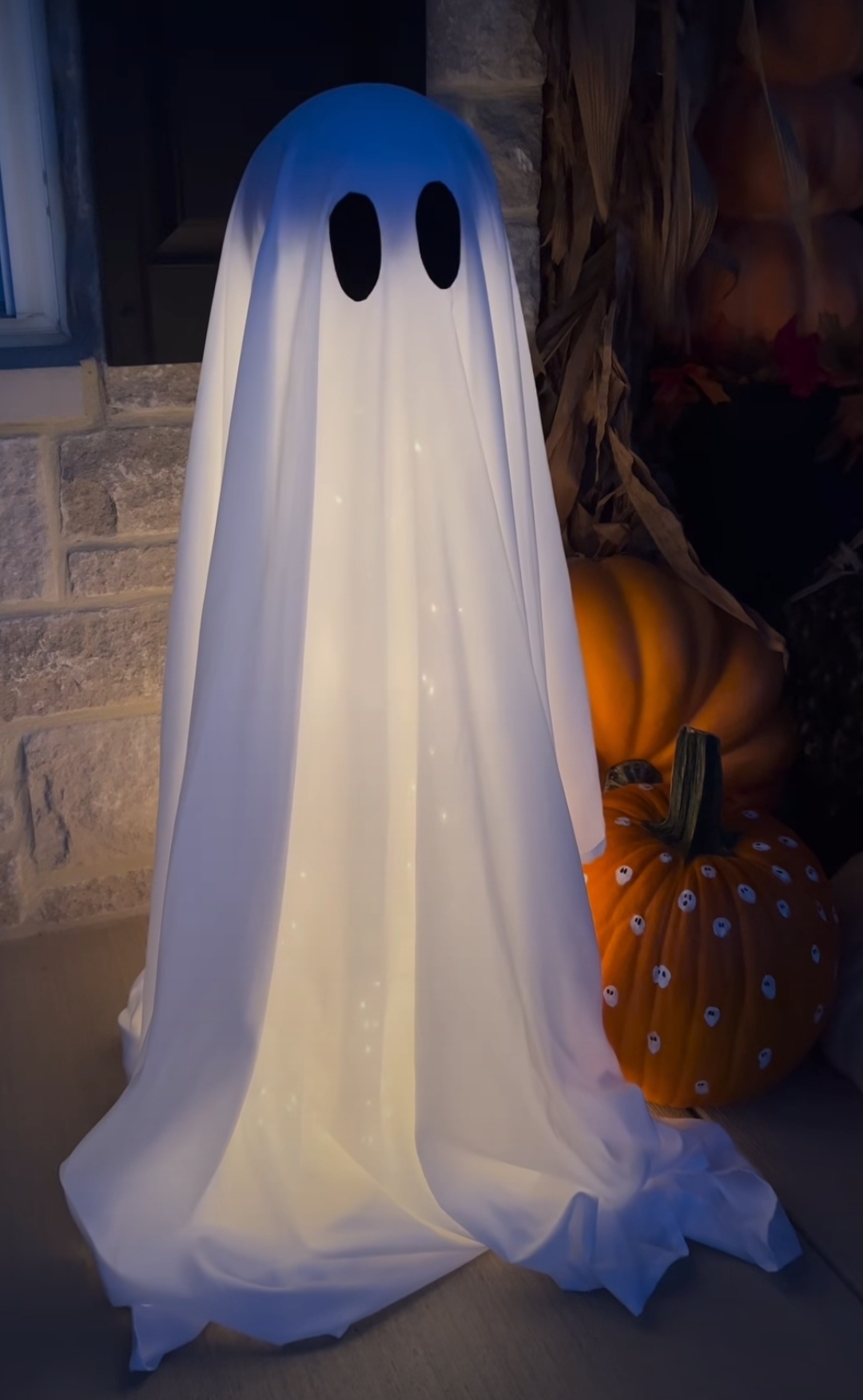 DIY light up ghost decor_ Halloween home styling guide