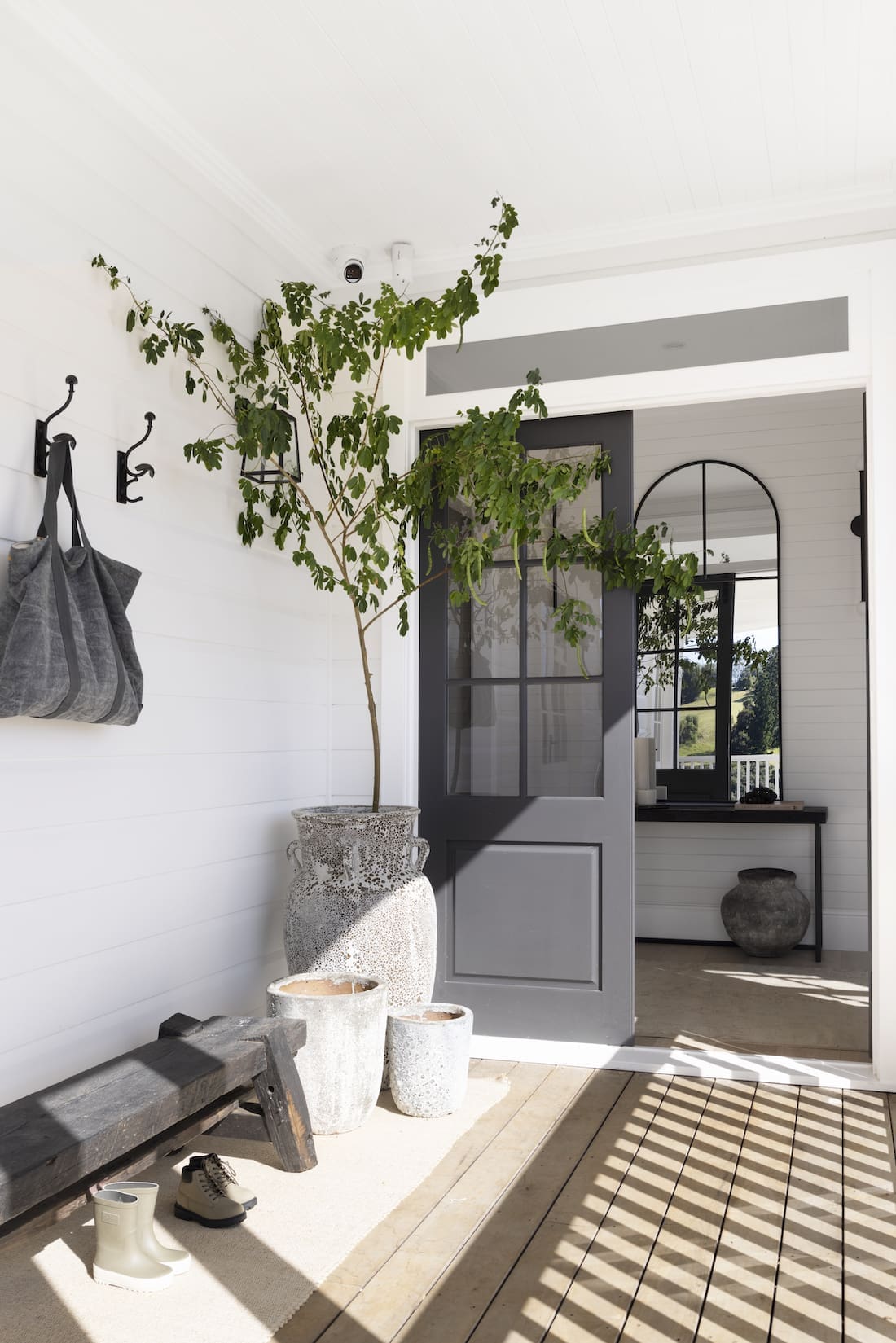 Entryway with seating space for shoes