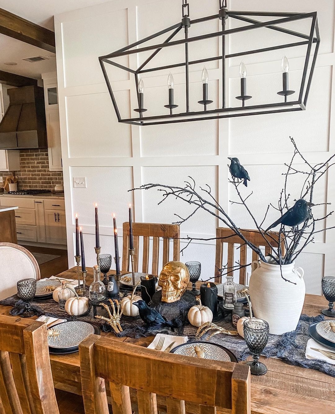 Halloween dining table _ Halloween home styling guide