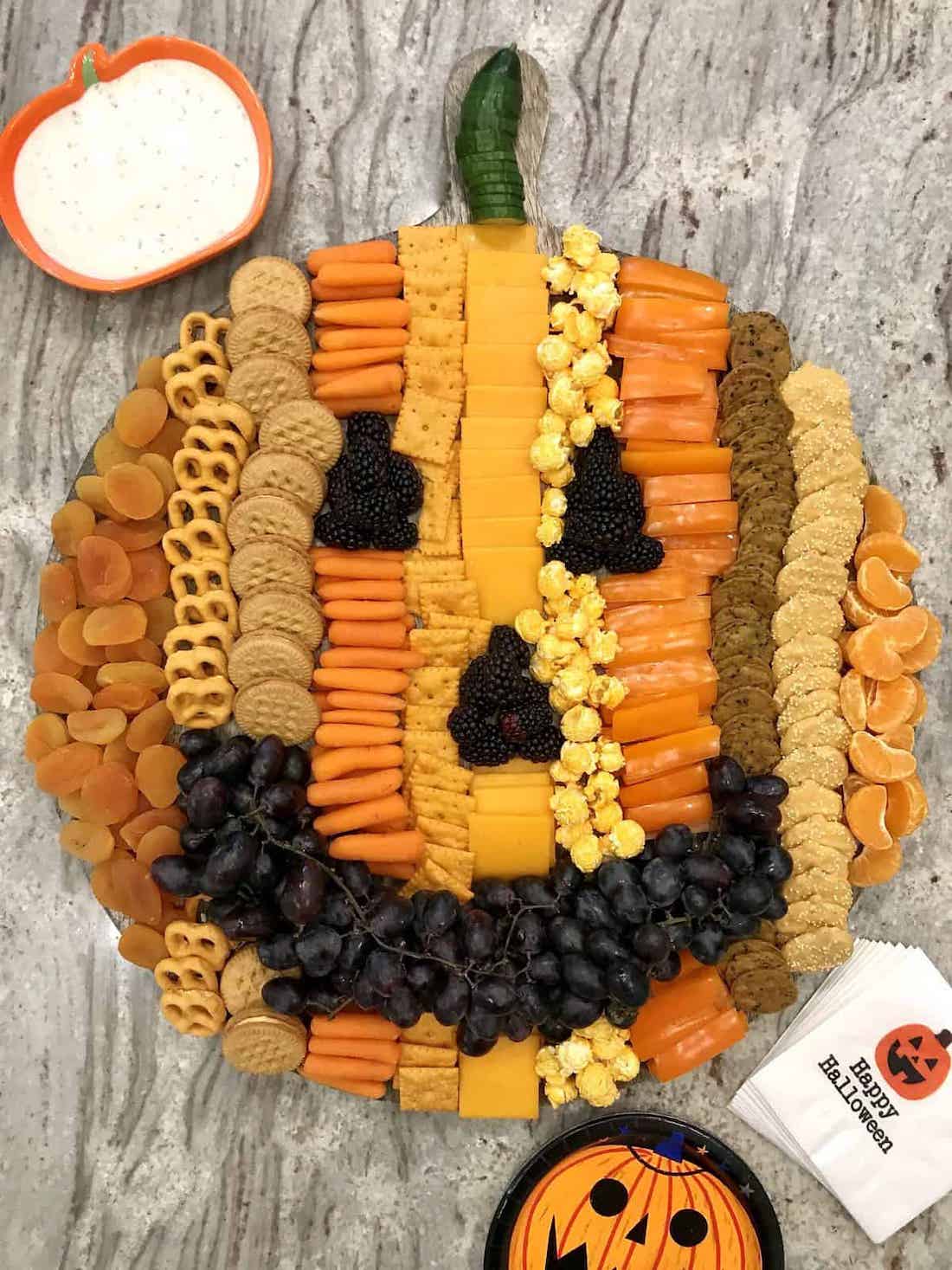 Pumpkin snack board _ Halloween home styling guide