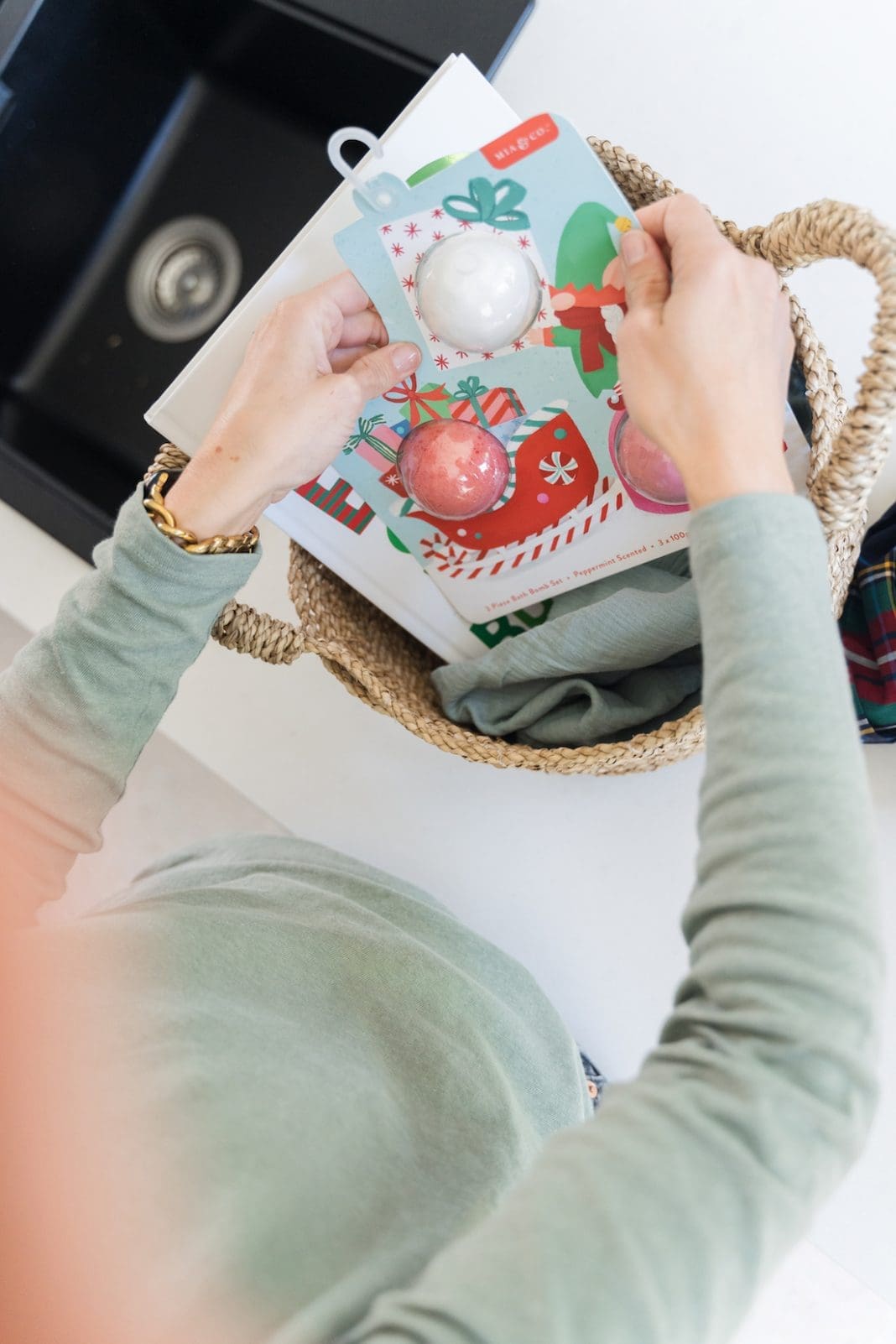 Christmas Eve box ideas and free printables | Style Curator