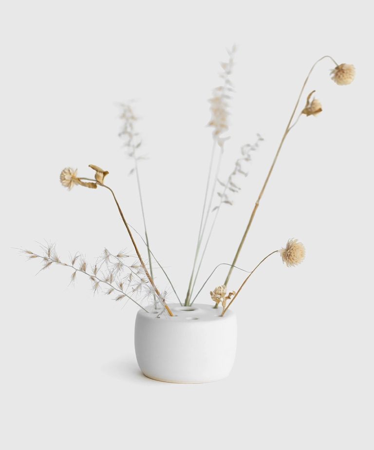 minimalist decor_ikebana vase