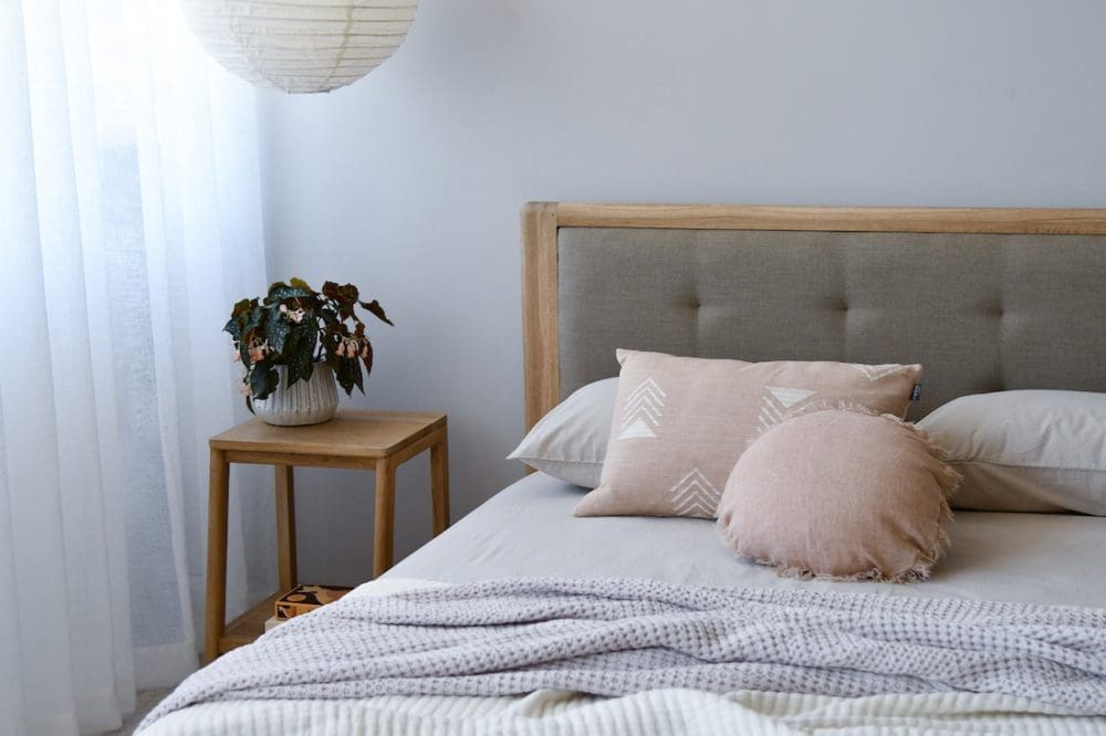 How to make a queen size bed look luxurious Style Curator