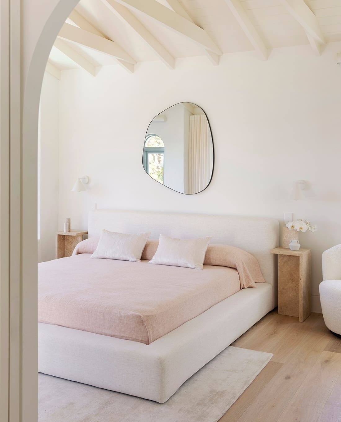 Earthy minimalist bedroom