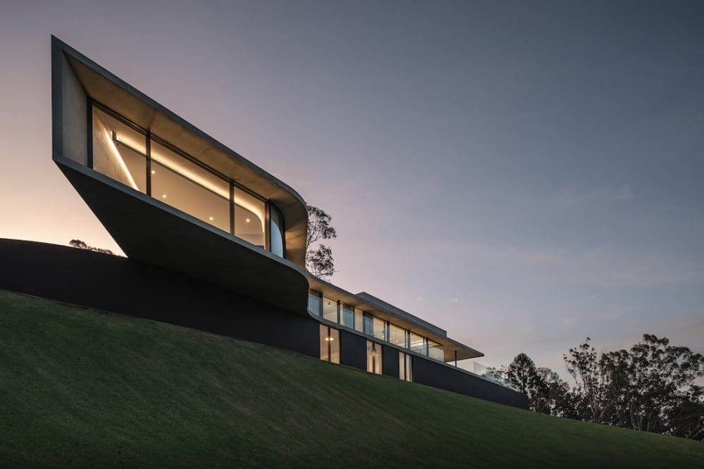 Curved concrete house facade
