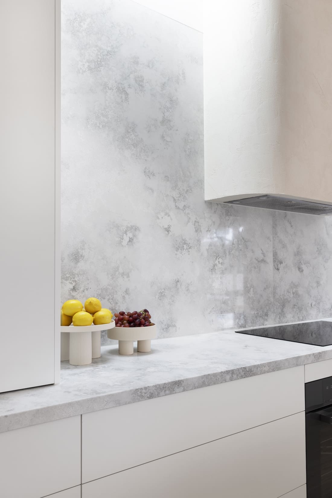 Grey and white splashback with curved rangehood