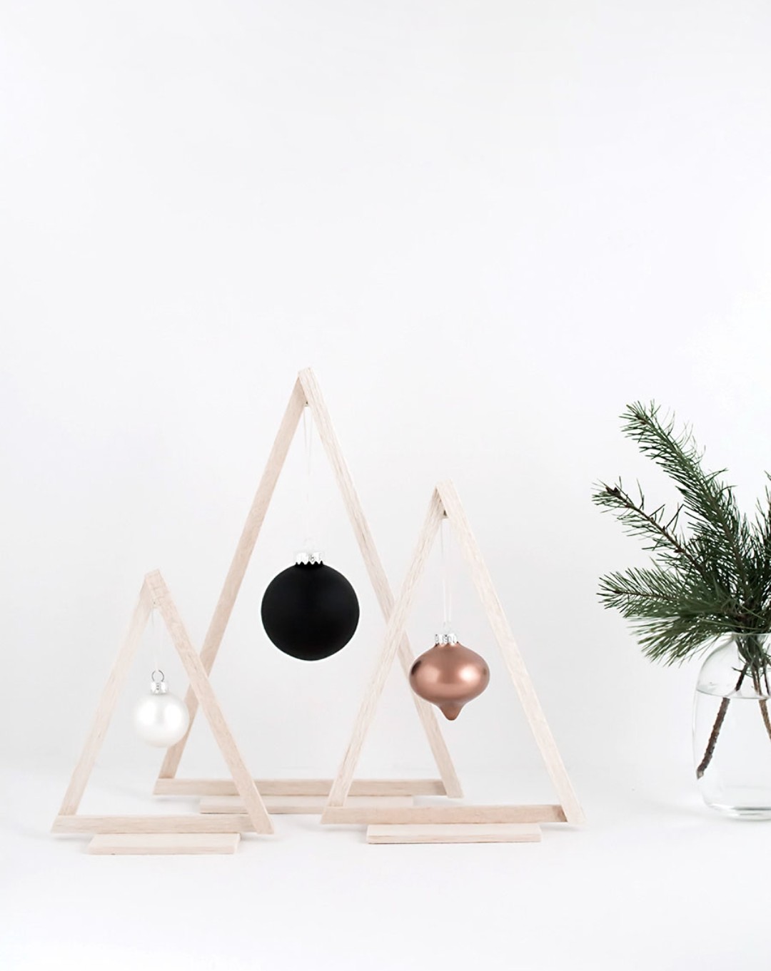 Wooden tree decorations to DIY
