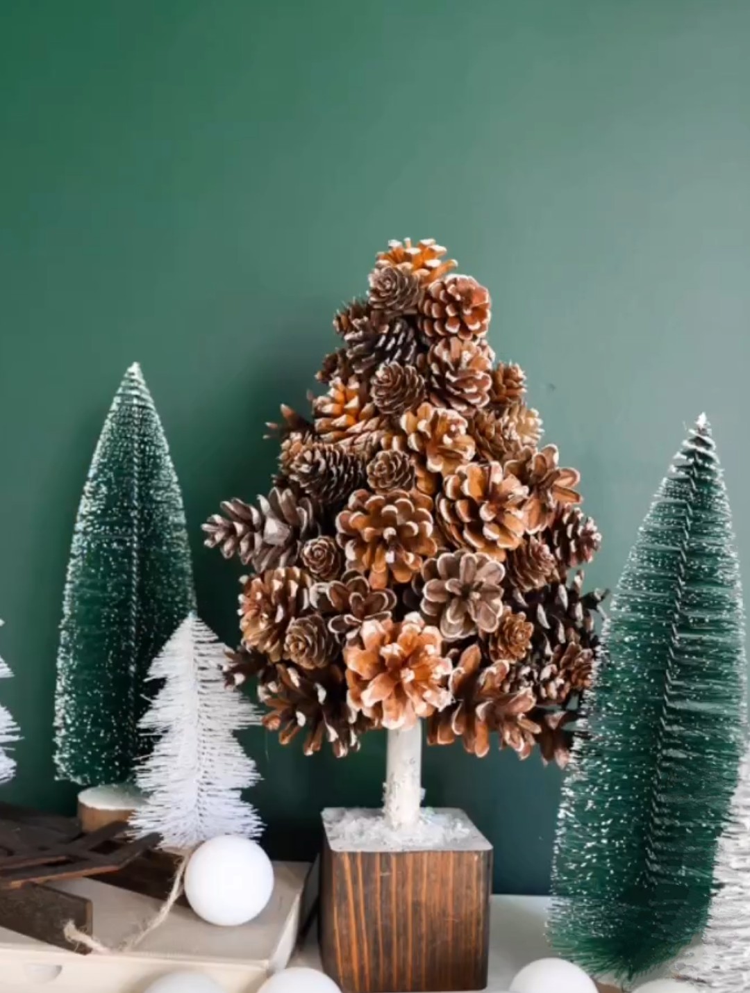 DIY pinecone Christmas tree