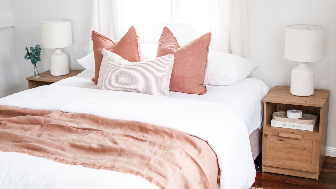 Summerholm House bedroom with pink bedding accents