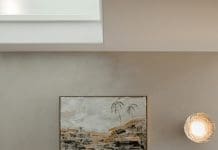 Simple entryway styling in Kyal and Kara Bay Builds