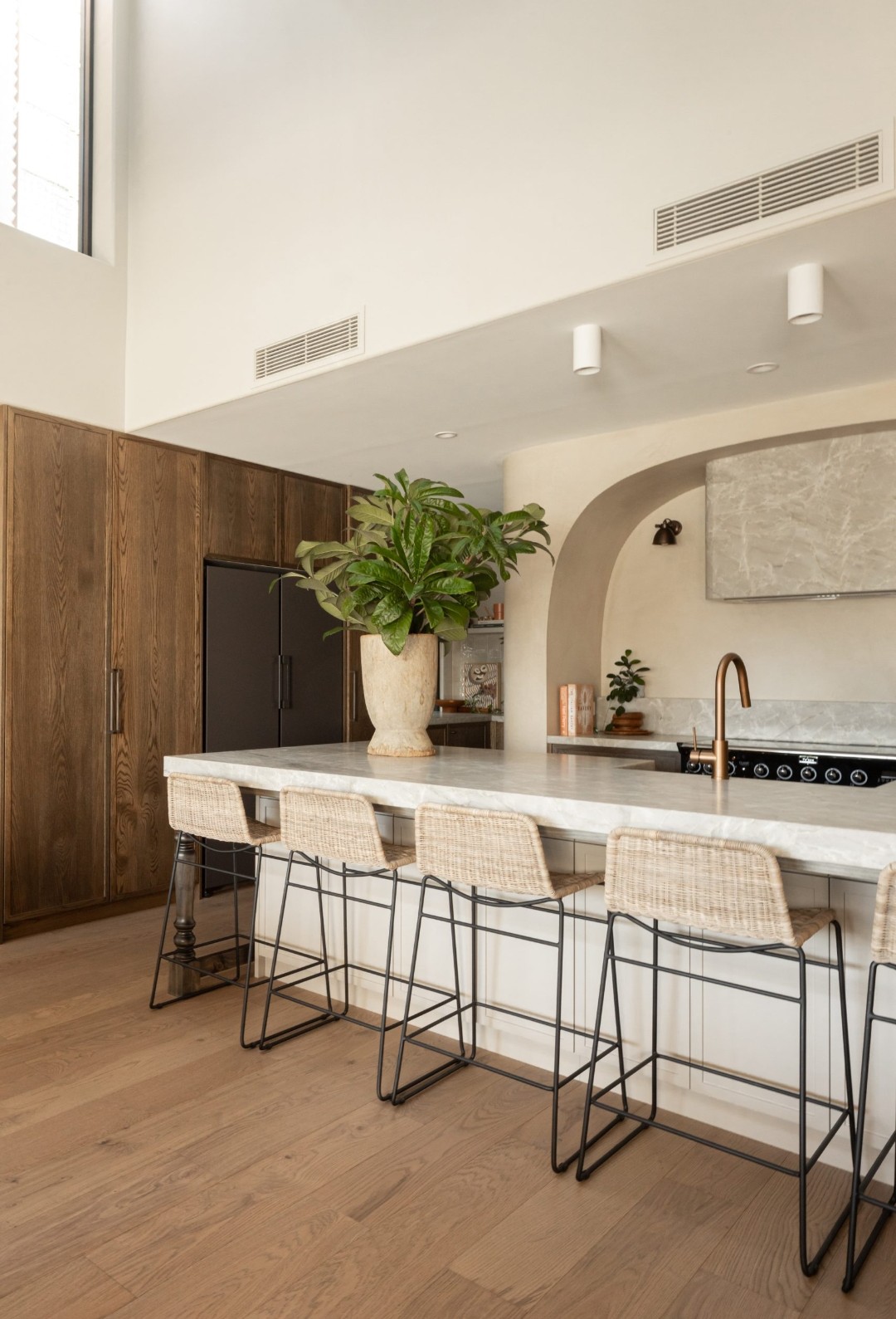 Contrasting dark timber cabinetry in kitchen of Kyal and Kara Bay Builds