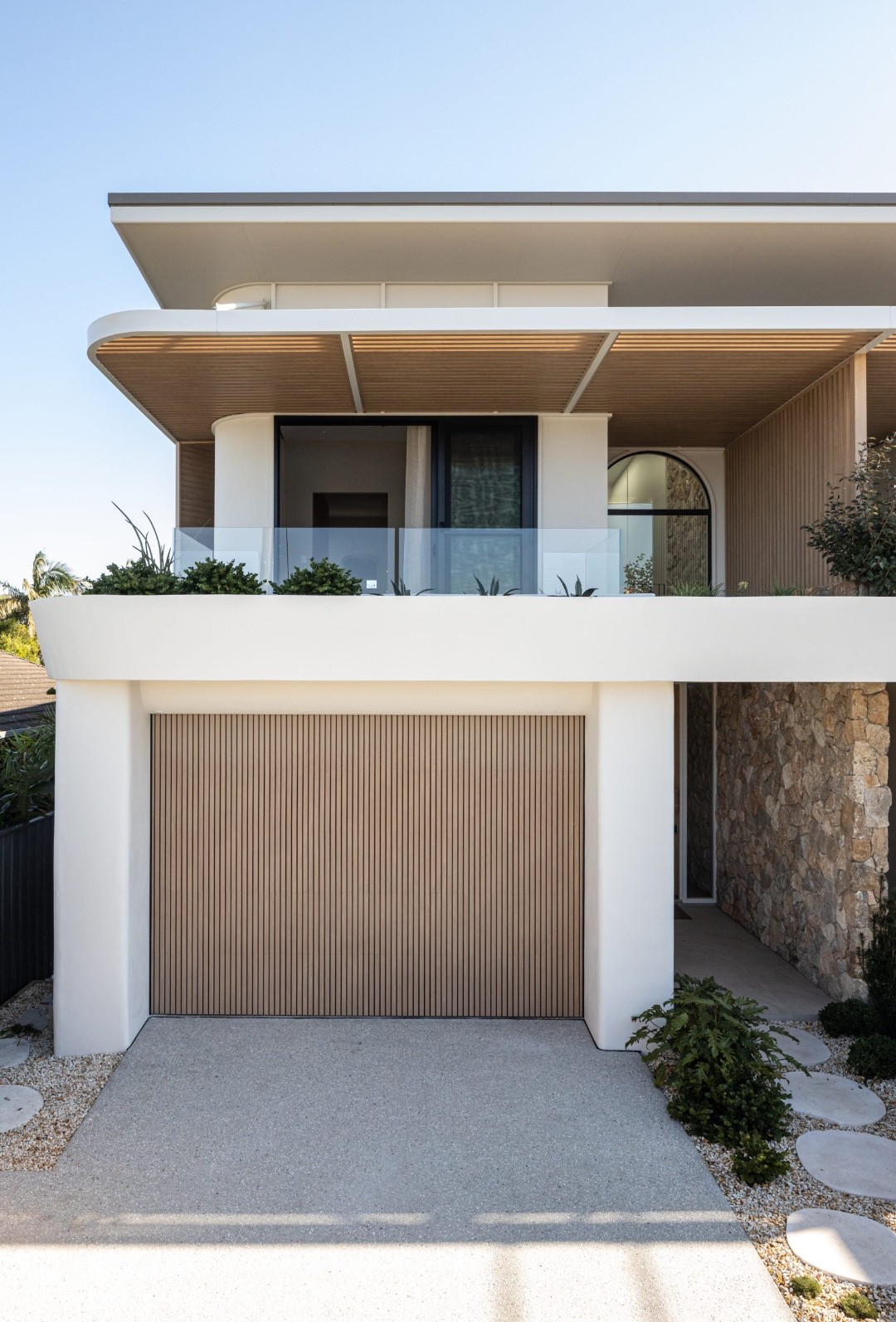 Timber batten garage door of Kyal and Kara Bay Builds