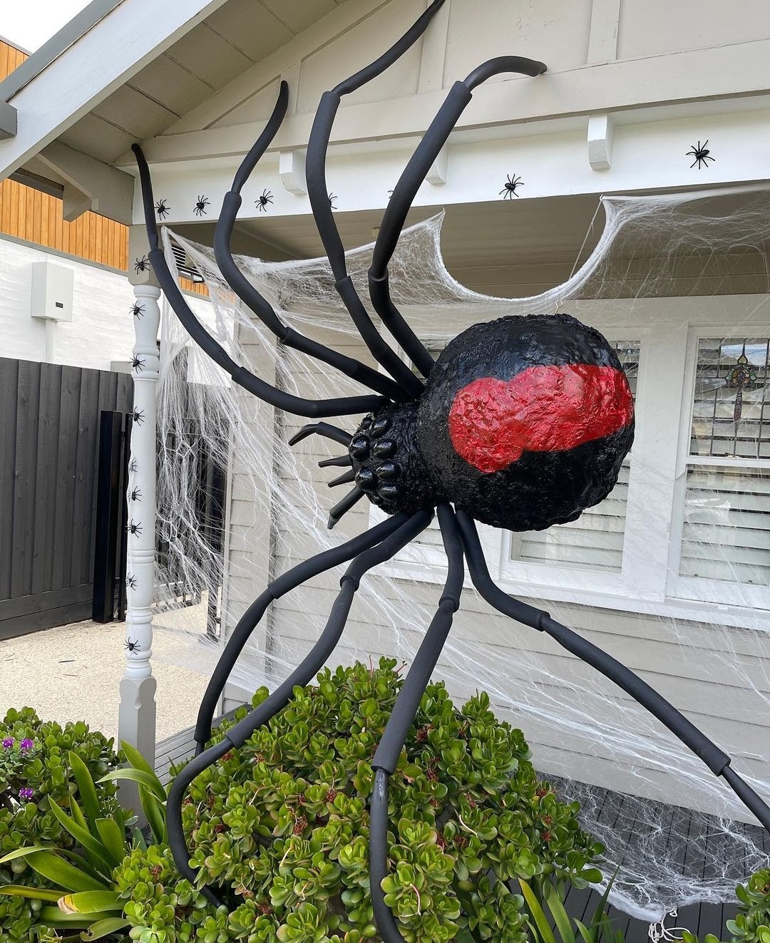 Giant spider DIY halloween project