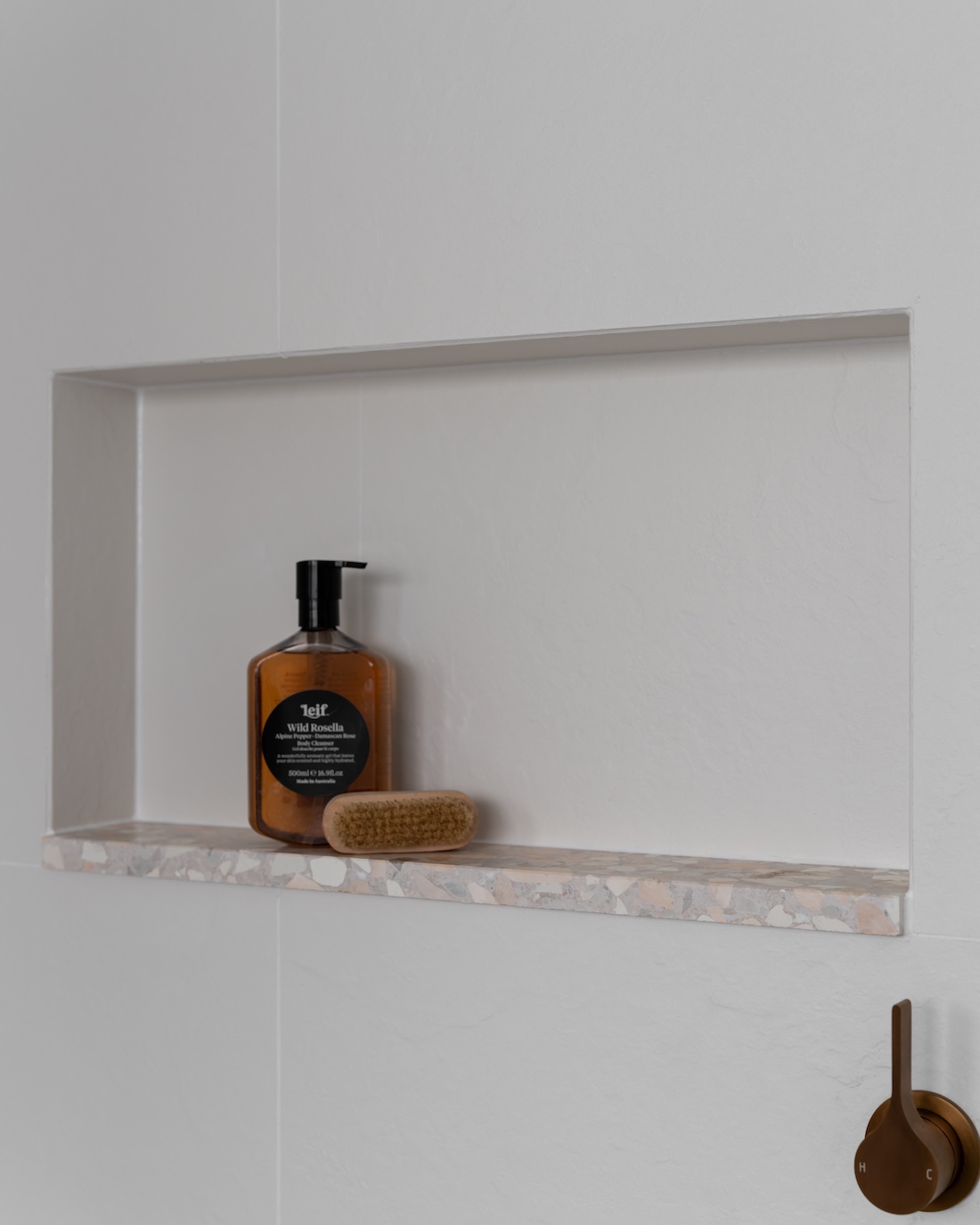 Shower niche