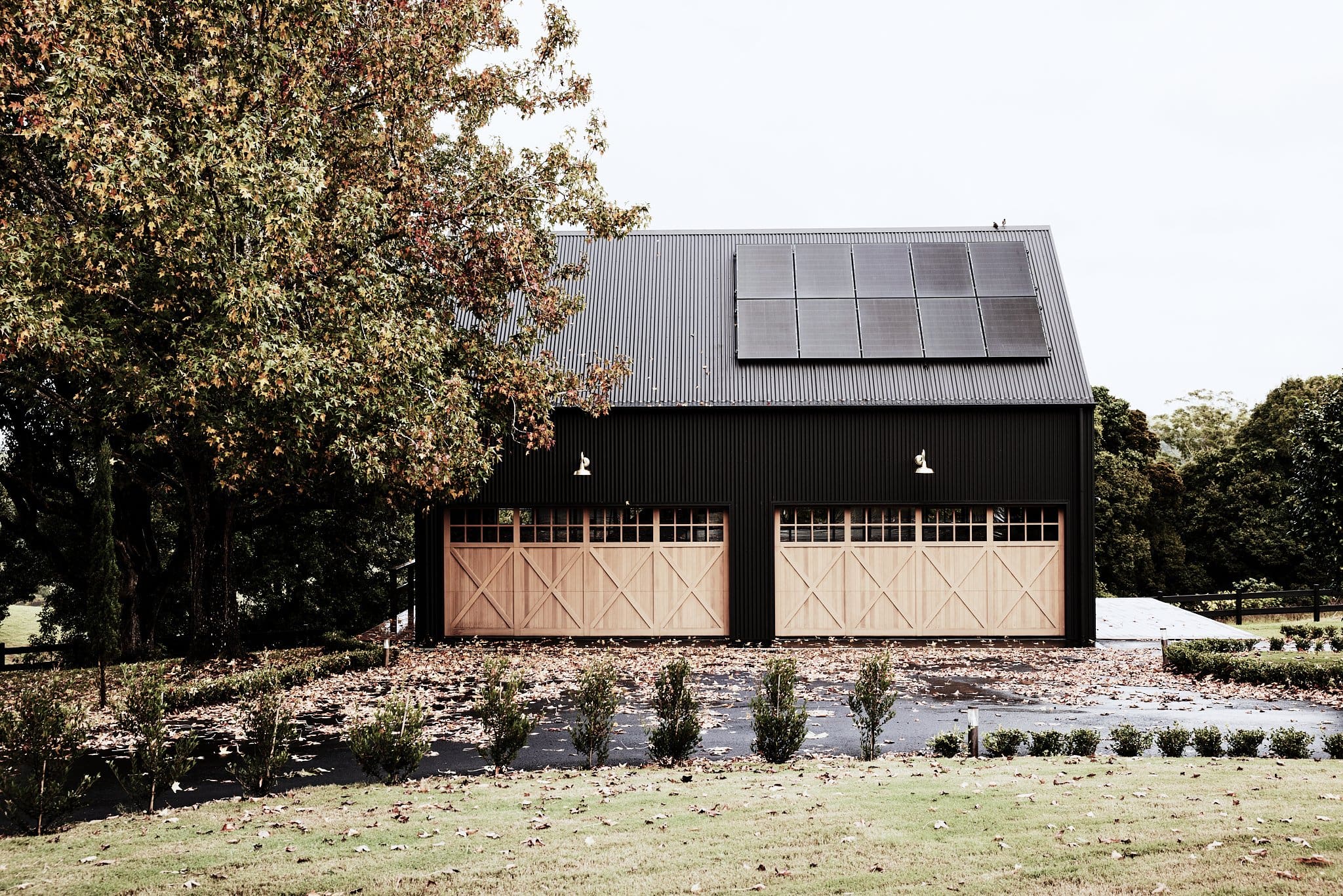 Shed with double garage space at Rocklee House